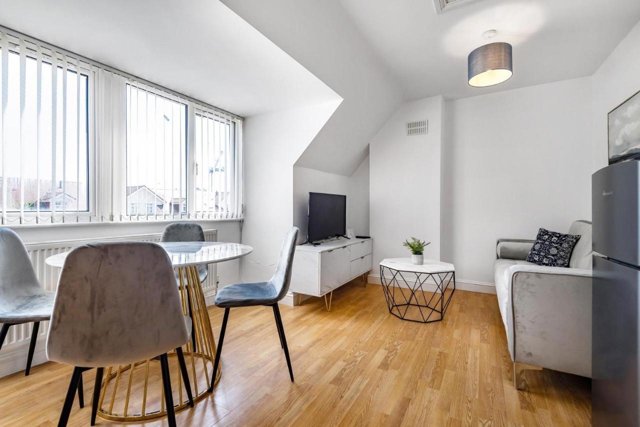 New Stunning & Stylish 2bd Flat Devon